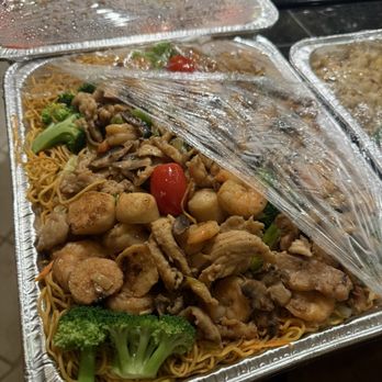 A Vietnamese chow mein party tray