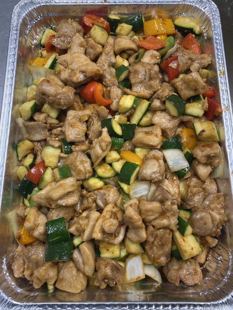 Tray of kung pao chicken